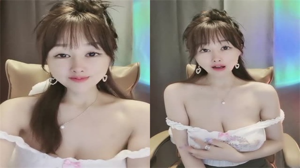 朦朧巨乳呼之欲出，揉捏的快感讓人欲罷不能